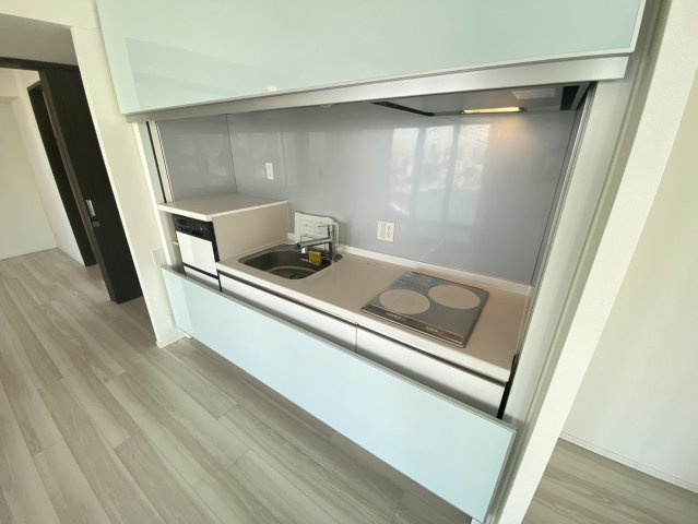 キッチン　SOHO住戸なので目隠しでキッチンを隠すことができます。