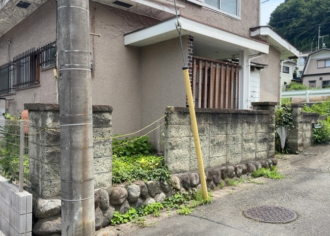 土地を買う際、住む地域の自治体や福祉の補助制度にも注目してみましょう。子供や老人の医療補助やゴミ出しのルールなど、自治体によってルールに大きな違いがあるため、暮らしやすい土地で判断するとよいでしょう。