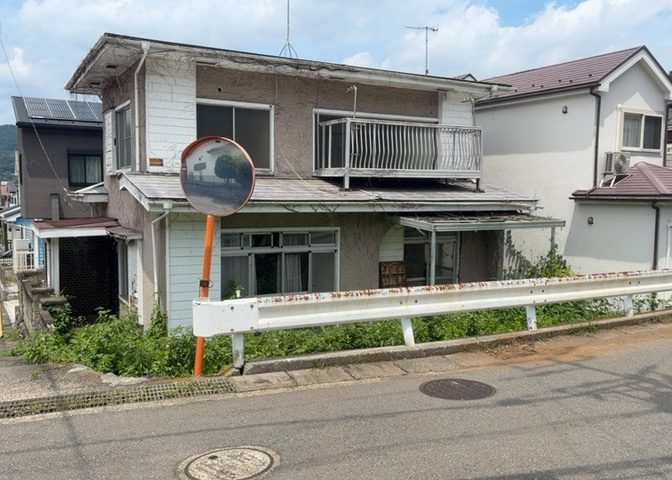 物件の詳細については、現地を見てわかること以外に、役所や法務局などで調べないとわからないことがあります。そのため、現地に行く場合は、もしこの物件を買ったらどのような生活ができるかをイメージしましょう。