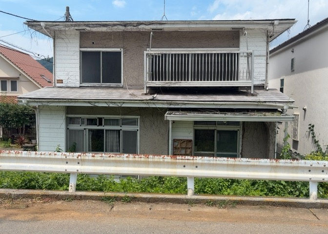 隣家の土地はどうなっているのか、生活利便施設が近くにあるのか、学校まで近いかなど、お客様のライフスタイルにあわせたイメージが重要です。また、近くにあると困る施設が近くにないかも確認するといいでしょう。