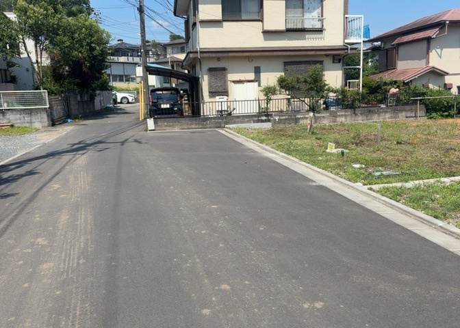 土地の形が極端に長細かったり、狭小地、あるいは道路との高低差がある傾斜地だった場合、後々売ろうとしても買い手がつかない場合もあります。後々、売却することになった時に価値の下がらない土地を選びましょう。