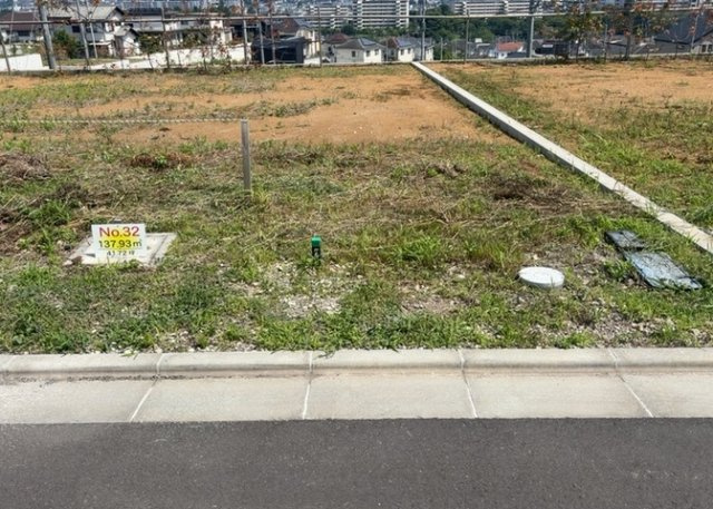家を建てる前提で土地を探している場合、地盤の丈夫さは譲れない条件の一つです。地盤が脆弱だと追加工事が必要となります。また、過去に地盤沈下や液状化現象を起こした土地は、できるだけ避けた方がいいでしょう。