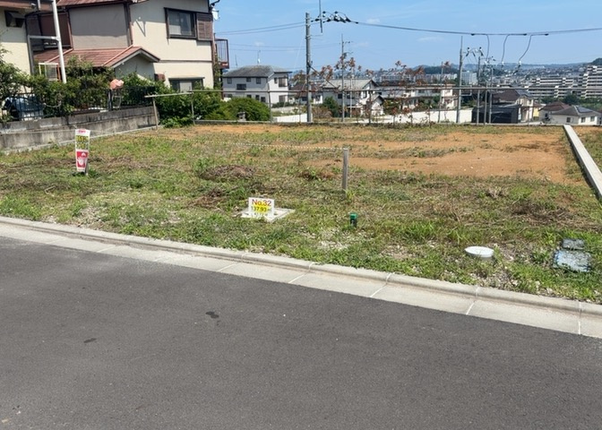 人が暮らすうえで日光は大切な要素となります。日当たりの良さは譲れないポイントですね。併せて近くに大きな建築物の建築予定がないか、あるいはそれが可能な土地が近くにないか事前に確認することもお勧めします。