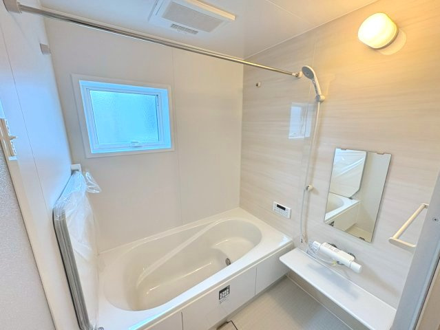 雨の日や夜でも洗濯物が乾かせる便利な浴室乾燥機つき