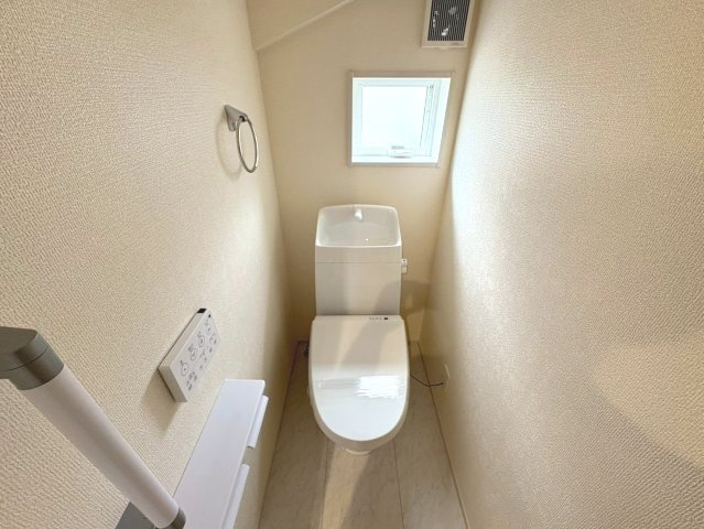 清潔感とうれしい機能性を兼ね備えた、使いやすいシャワートイレ