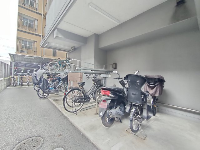 【バイク置場】