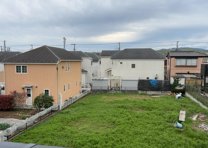 眺望を気にして物件を探す場合、前面に建物が建っていないか現地で確認しましょう！前面に建物があると景色はもちろん、日当たりや風通しにも影響が出てきます。住んだ時のことを想像しながら現地見学をしましょう。
