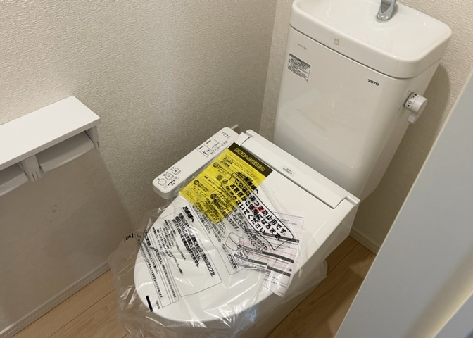 トイレは大きさや形、機能、抗菌性などが異なる多種多彩なタイプが各メーカーから出ています。それぞれに良さがあるため、事前にどういったタイプのトイレがいいのかをご家庭内で決めて、内見に行くといいでしょう。