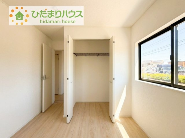 ハンガーパイプ付でお洋服の出し入れもラクラクです！