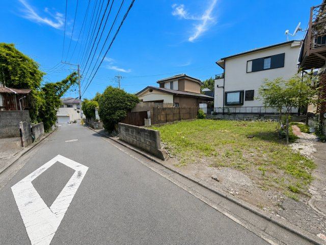 ◆爽やかな青空の下に贅沢なほどに降り注ぐ陽光、豊かな居住性と、クオリティが見事に調和した住空間は、住まうことの喜びを感じさせてくれます。ゆとりある広い敷地で開放的なお住まいです。　