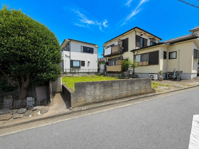 ◆爽やかな青空の下に贅沢なほどに降り注ぐ陽光、豊かな居住性と、クオリティが見事に調和した住空間は、住まうことの喜びを感じさせてくれます。ゆとりある広い敷地で開放的なお住まいです。　