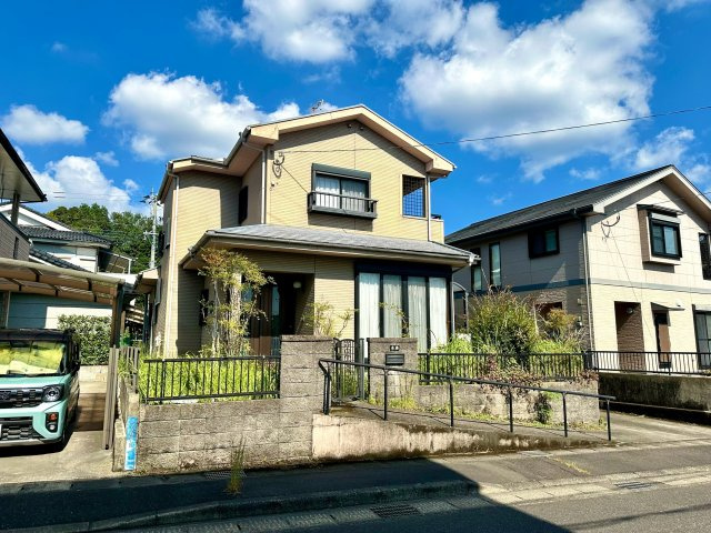 前面道路も広く、歩道も作られています。