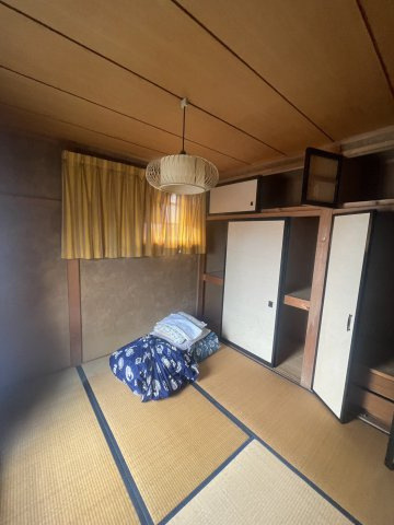 大型押し入れを備えた和室。お布団や生活用品もすっきり収納。
