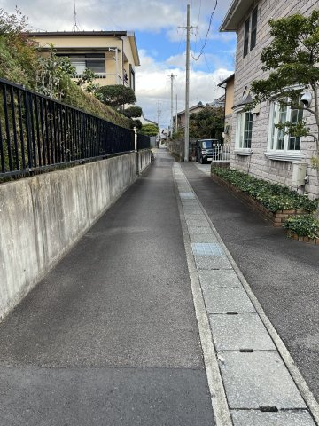 南側　西から入る三差路