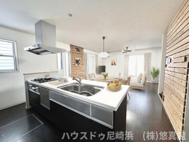 ■キッチンから家族を優しく見守る見渡しキッチン♪リビングを見渡せ家族とコミュニケーションをとりながら調理ができます♪（※家具配置はCGによるシミュレーションです。）