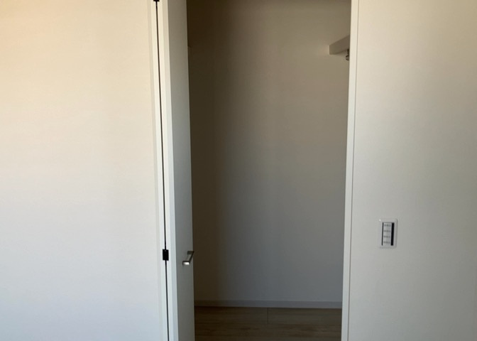 デザイン性を重視しすぎて収納が少なかった！なんてことにならないため、事前に現地で収納の数を確認しておくことをお勧めします。クローゼット以外にも床下収納や屋根裏収納、パントリーなどもチェックしましょう。