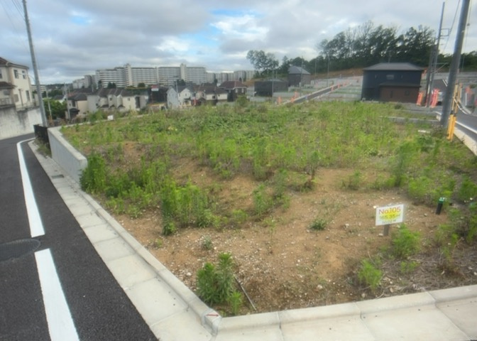 人が暮らすうえで日光は大切な要素となります。日当たりの良さは譲れないポイントですね。併せて近くに大きな建築物の建築予定がないか、あるいはそれが可能な土地が近くにないか事前に確認することもお勧めします。