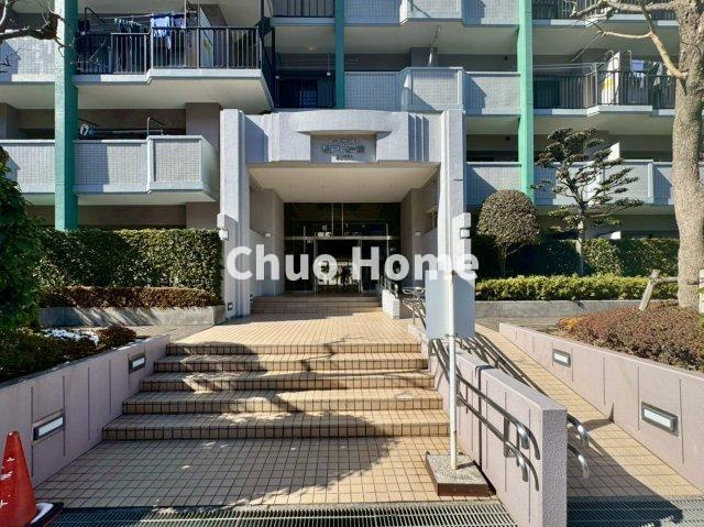 【エントランス】マンションのエントランスは、その物件の印象を決める、顔とも言える場所です。毎日通る場所ですからきれいなのが一番です。