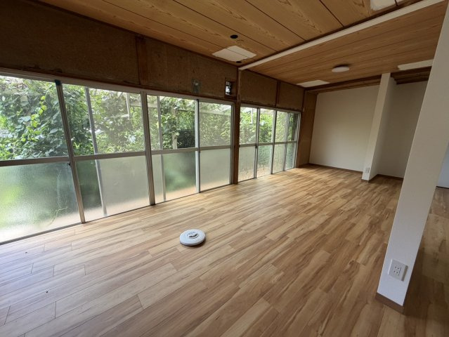明るい洋室です