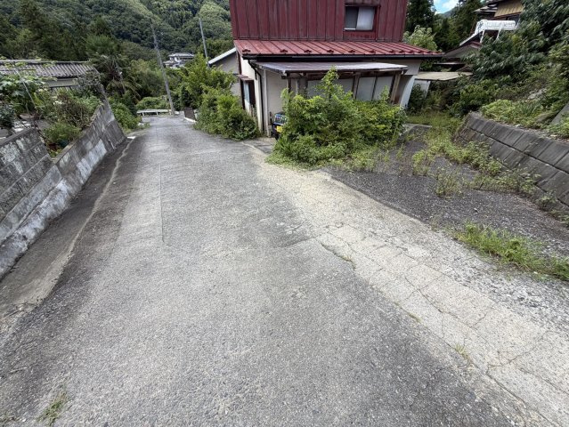前面道路含む現地写真です