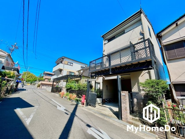 周辺環境と調和した落ち着いた佇まいですね。ぜひその目で確かめてみて