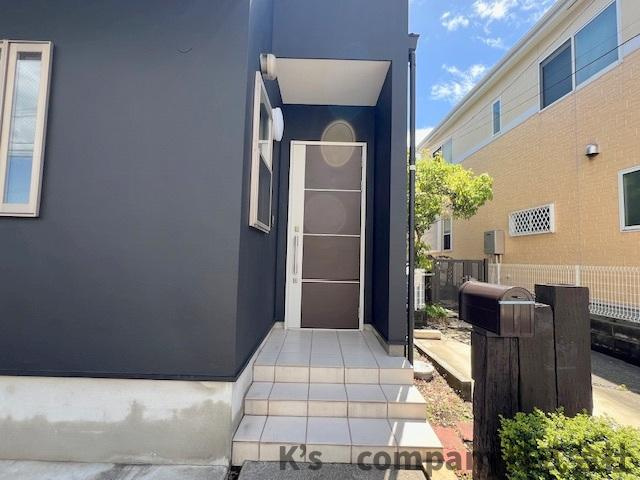 玄関ポーチ付き♪