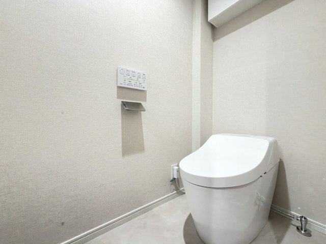 【新品】快適な温水洗浄便座付。いつも使うトイレだからこそ、こだわりたいポイントですね。