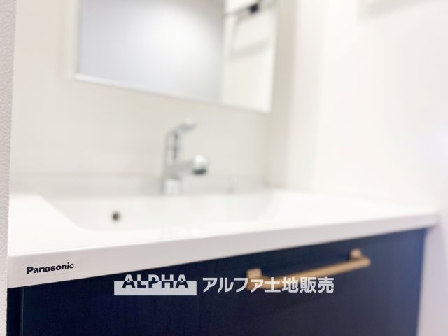 【Vanit】◆洗面台◆身支度がしやすい洗面台は、収納力にも配慮した設計。朝の準備から帰宅後まで、家族みんなが使いやすい空間です。