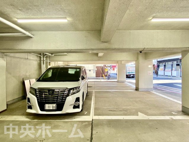 【敷地内駐車場】最新の空き状況や費用などの詳細は担当スタッフまでお問い合わせください。
