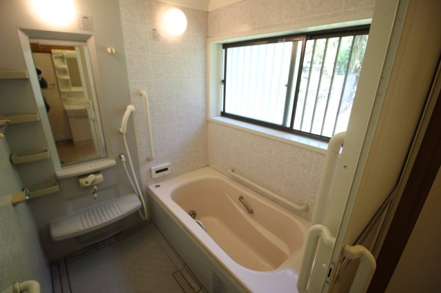 水廻りはリフォームが施されており、状態良好です。現況でも十分ご利用になれます。是非ご見学ください。