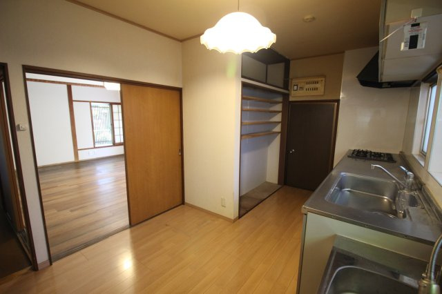 室内リフォームが施されていますが、建築当時の部分も残しており、日本家屋の雰囲気をうまく醸し出してます