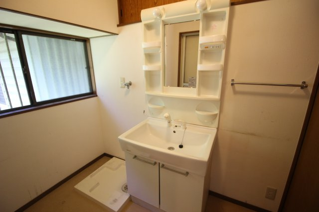水廻りはリフォームが施されており、状態良好です。現況でも十分ご利用になれます。是非ご見学ください。