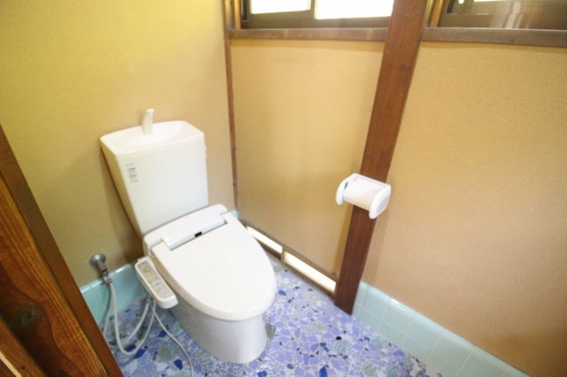 水廻りはリフォームが施されており、状態良好です。現況でも十分ご利用になれます。是非ご見学ください。