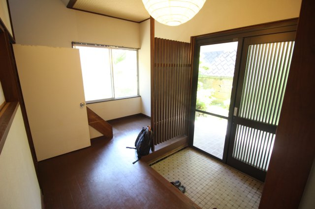 室内は建築当初のレトロな雰囲気と、リフォームされた所とバランスが良い内装に仕上がっています。