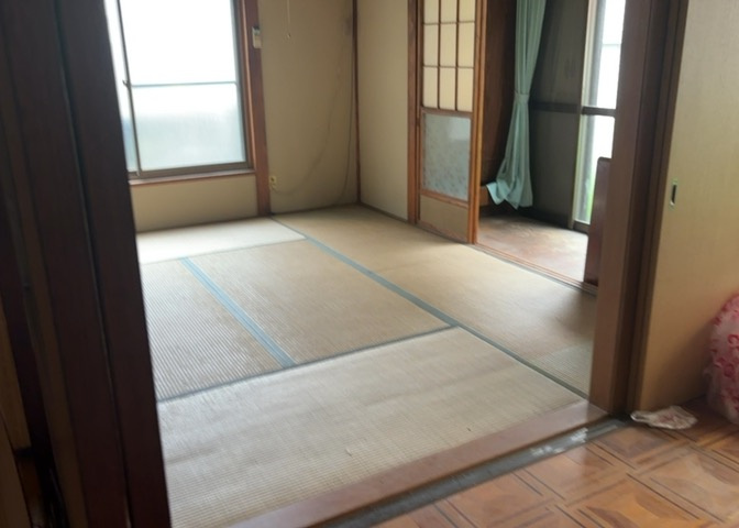 寝室でゆっくりと過ごすためにはベッド周りの適度な空間を担保することや窓の位置、照明の明るさ、寝室の広さなどを考える必要があります。自身や家族の構成とライフスタイルに併せて寝室にする部屋を選びましょう！