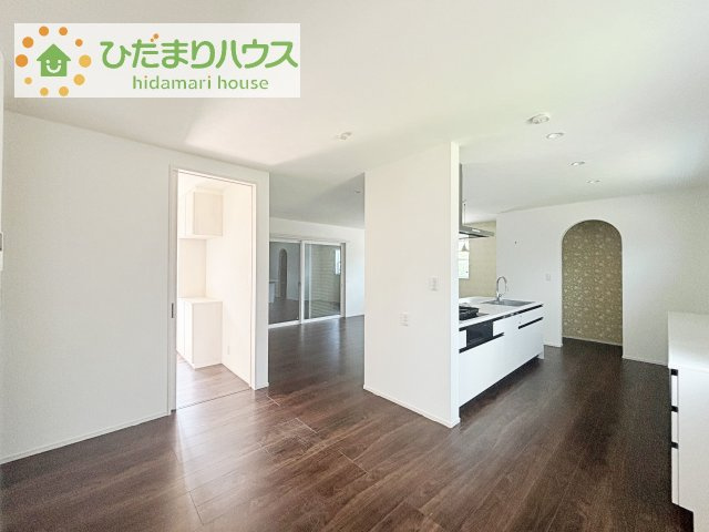 複層ガラスの遮熱効果と断熱効果で、一年中快適に過ごせます　(#^.^#)