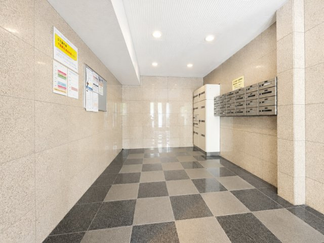 ◆管理体制良好なマンションです。清潔感のあるエントランスに開放感のある住環境。　