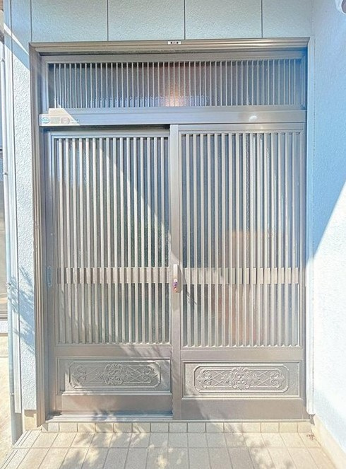 中古住宅の3大リスクである、雨漏り、主要構造部分の欠陥や腐食、給排水管の漏水や故障を2年間保証します。その前提で床下まで確認の上でリフォームし、シロアリの被害調査と防除工事もおこないます。