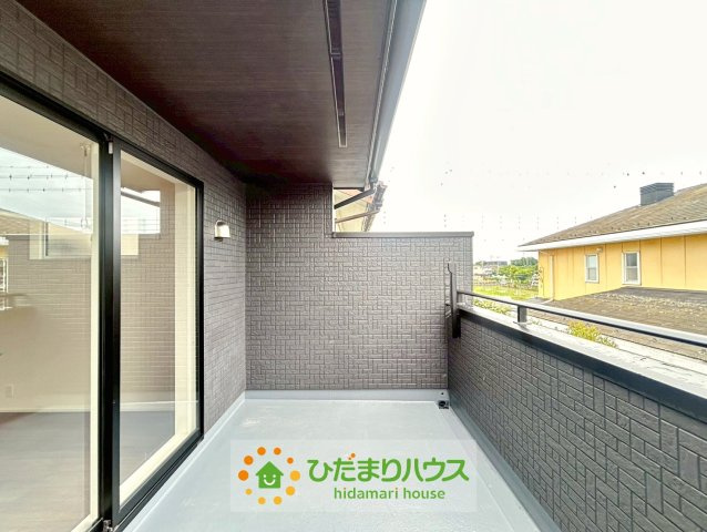 奥行きのある大型バルコニー
