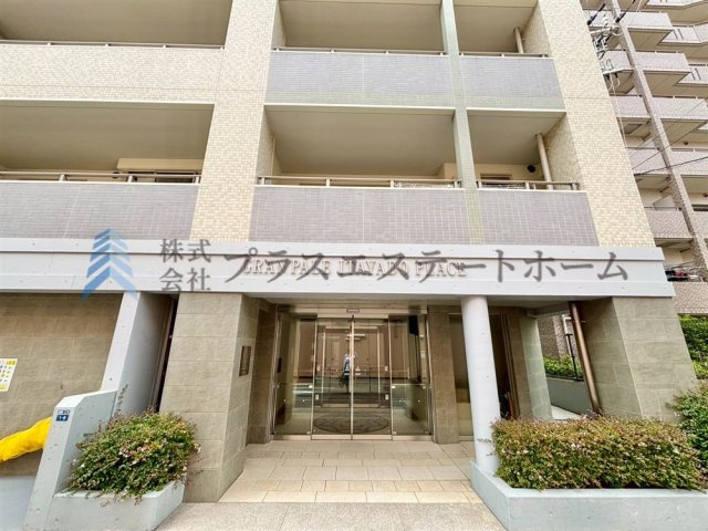 周辺環境充実♪スーパーは目の前♪区役所や銀行も徒歩圏内♪　3駅3路線利用可♪