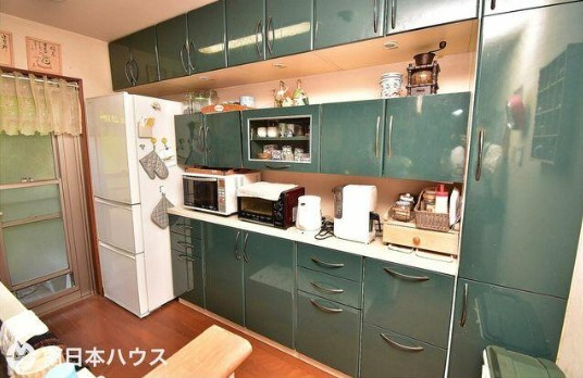 備え付けの大容量のカップボード