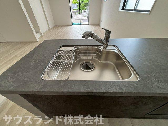 浄水器が一体となったキッチン水栓は、いつでも手軽にきれいな水を使える嬉しい設備。