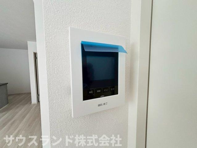 モニター付きインターホンで玄関を確認しなくても誰が来たのかすぐわかります。