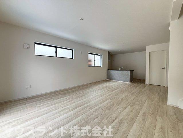 LDには安全で心地よい暖かさを提供する床暖房付。足元からポカポカで心地よく、自然と家族が集まります。