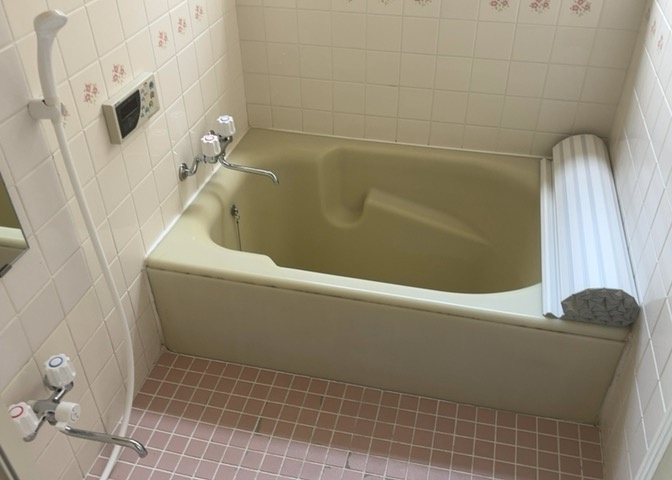 入浴時の快適さも大事なことですが、綺麗な状態を維持できなければ気持ちよく入浴できません。毎日の掃除が楽という点は大事なポイントになります！カビが生えにくく掃除がしやすい、壁や浴槽を選ぶといいでしょう。