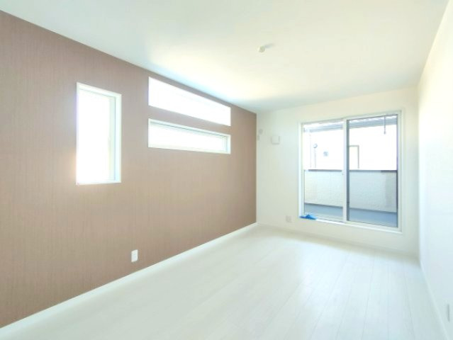 【洋室2　約8.0帖】　落ち着いた雰囲気の洋室。寝室や子ども部屋など、幅広くお使いいただけます。