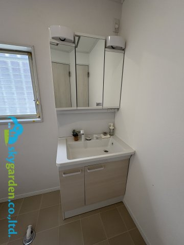 朝の身支度には欠かせない独立洗面化粧台