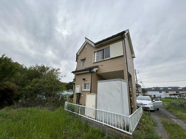 標準的なシステムキッチンの横幅は、165cm～300cm程度です。2100・2400・2550・2700などミリ単位で表記されます。普段どのように料理をするのかを想定しながら合ったサイズを選びましょう