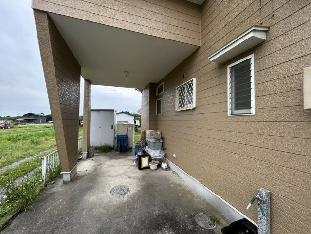 リビングの間取りの種類は大きくわけてリビングとダイニングが別になっているタイプ、リビングダイニング一体型です。どちらも一長一短ですので、新築で家を選ぶ時はその両面をチェックして決めるようにしましょう。