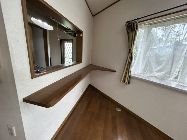 洗面化粧台では顔を洗ったり、身だしなみを整えることが本来の使い方ですが、用途によっては洗面化粧台に求められる機能が違ってくるため、ご自身や家族のライフスタイルに合ったものを選ぶことをおすすめ致します。